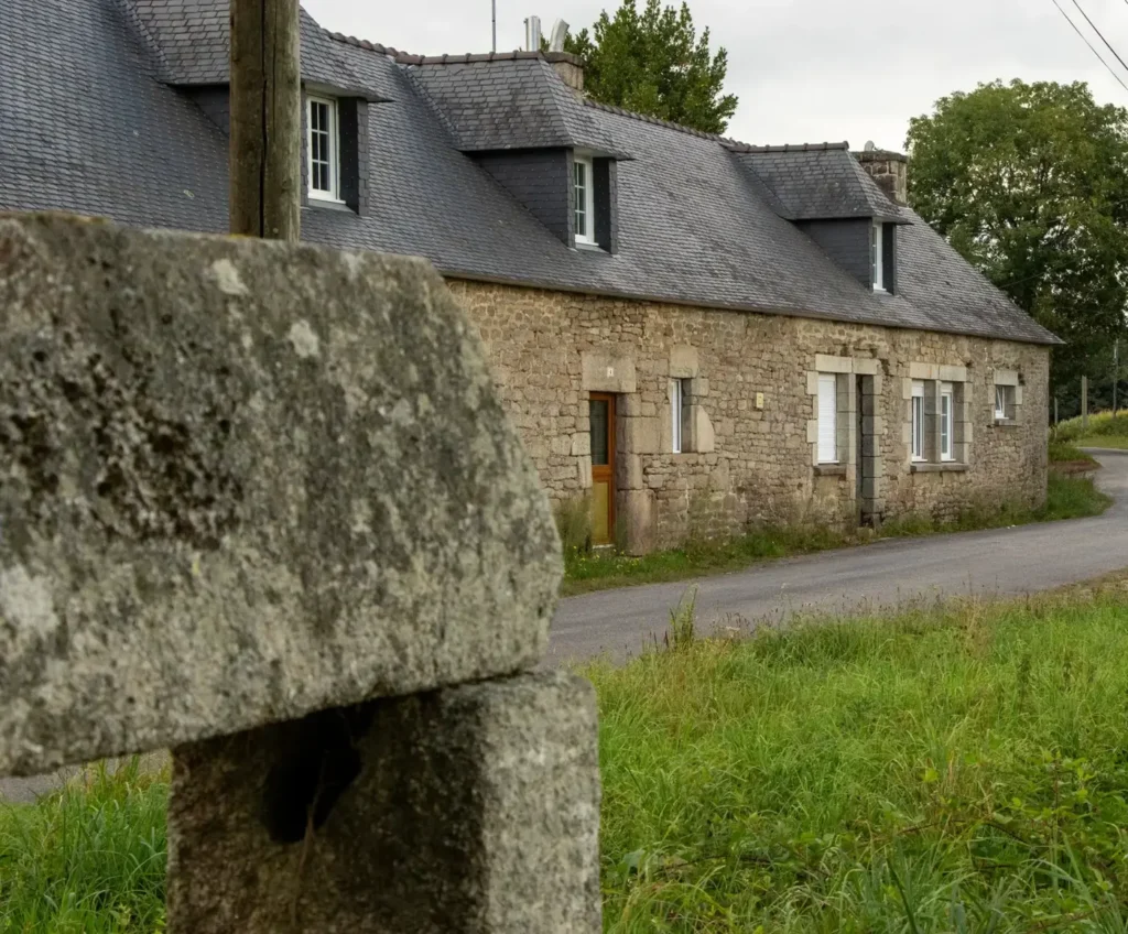 Longère en pierre de Treuguy à Malguénac, lieu d'accueil de L'Arche du Renard